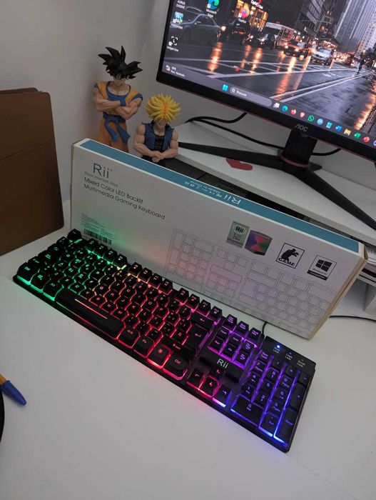 Gaming Keyboard with LED Lights (Like New)64752391788929122