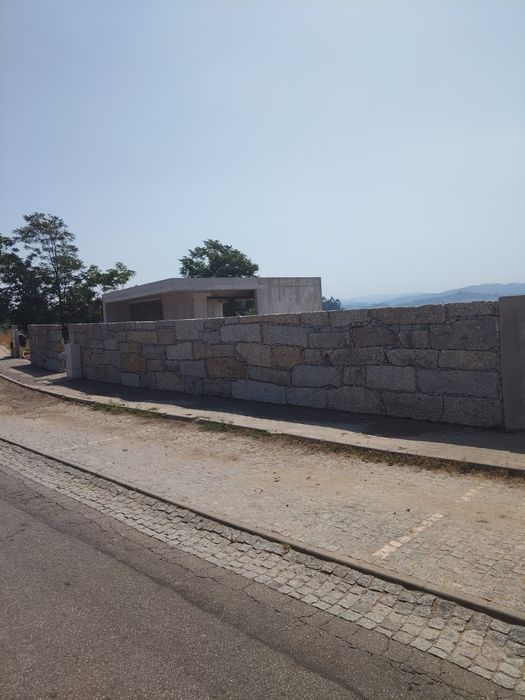 Muros em pedra antiga