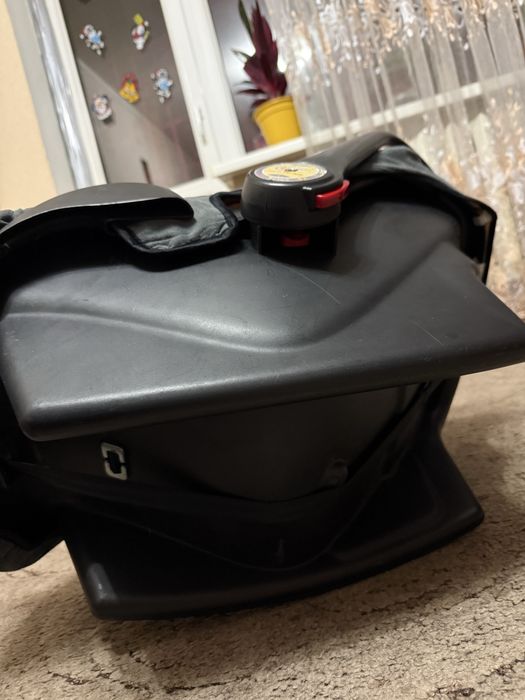 Дитяче автокрісло-люлька