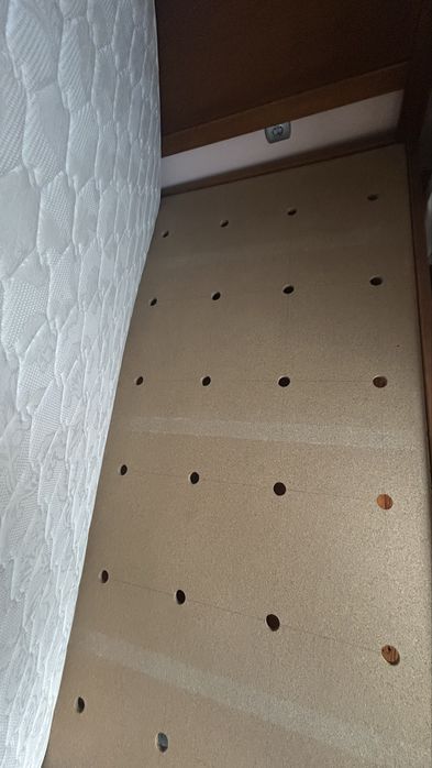 Cama de solteiro em madeira Maciça