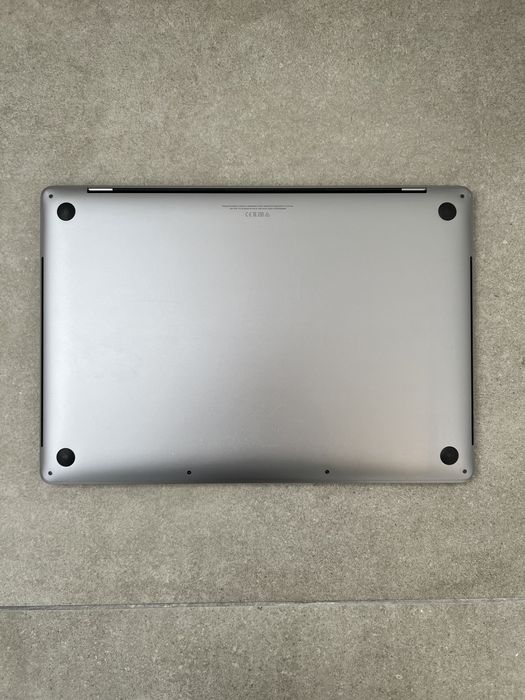 590$ MacBook Pro 16 2019 MVVJ2 2,6GHz / i7 / 16 GB / 512gb SSD