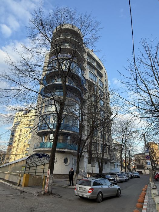 Аренда крытый паркинг в центре Одессы.