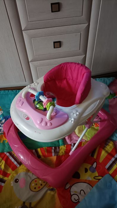 Продам ходунки для девочек. Bambi.