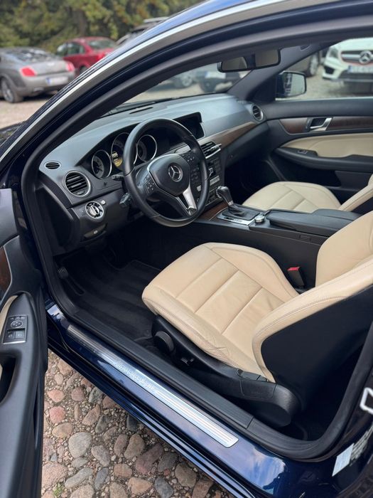Mercedes c w204 c220 2011r
