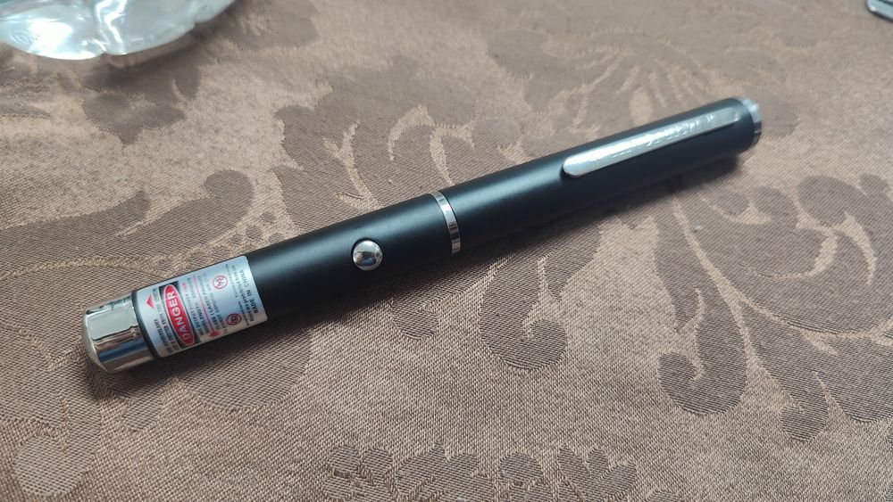 Red Laser Pointer438128546320885761