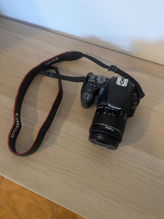 Canon EOS 200D + lente kit + acessórios — excelente estado