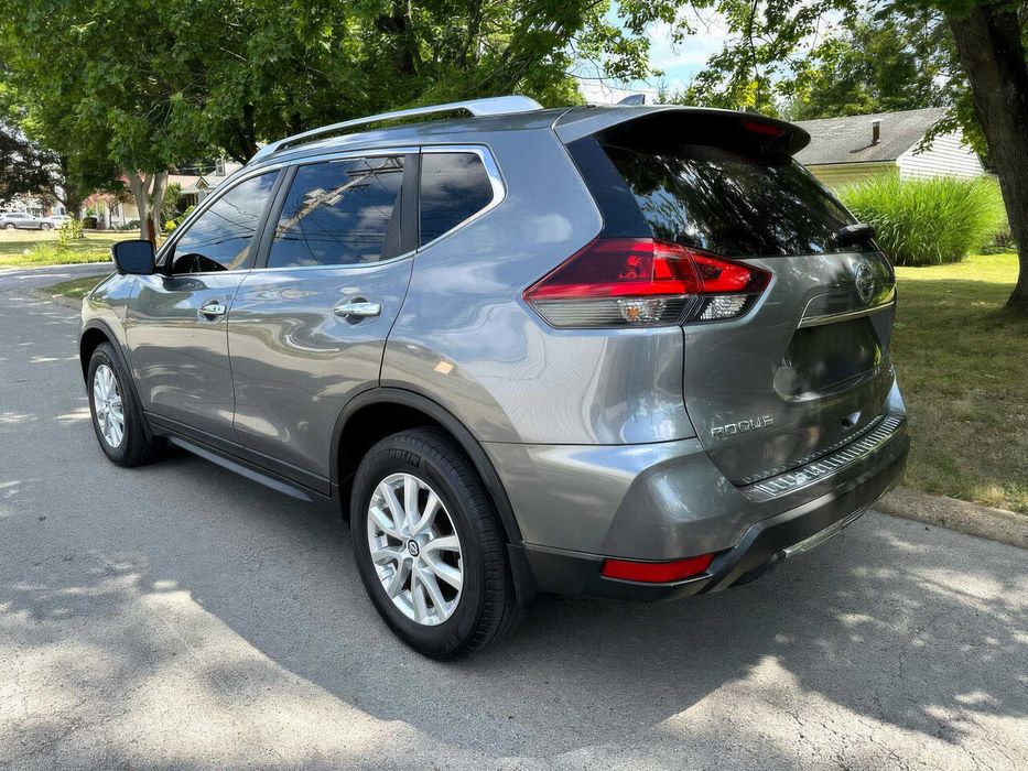 Nissan Rogue SV      2018