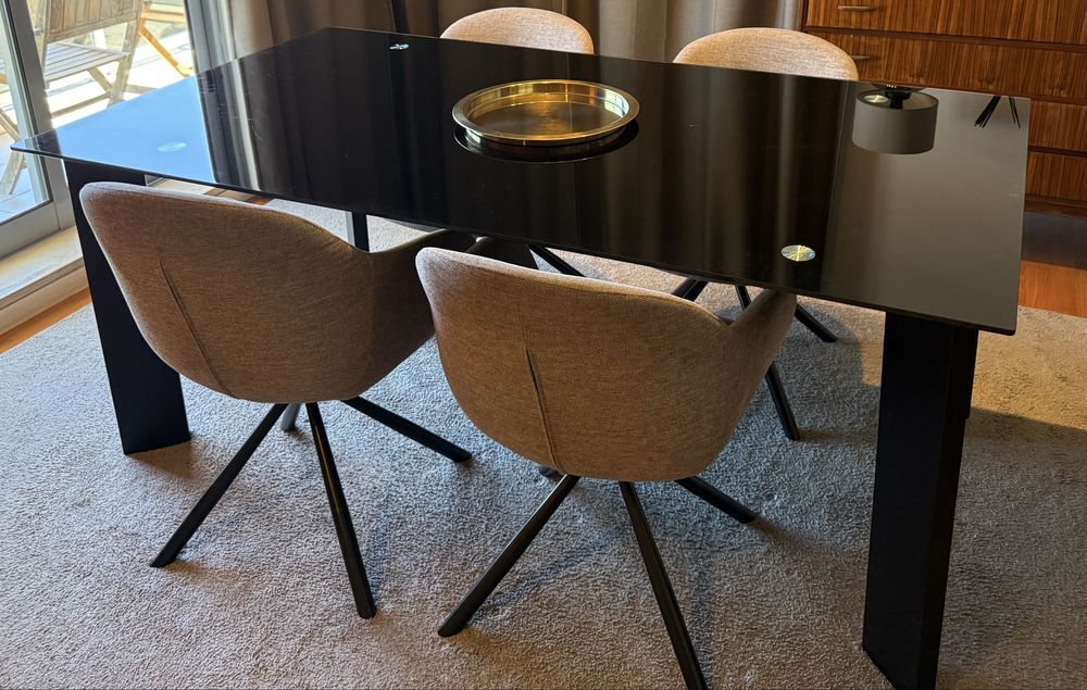 Mesa de jantar + 4 cadeiras