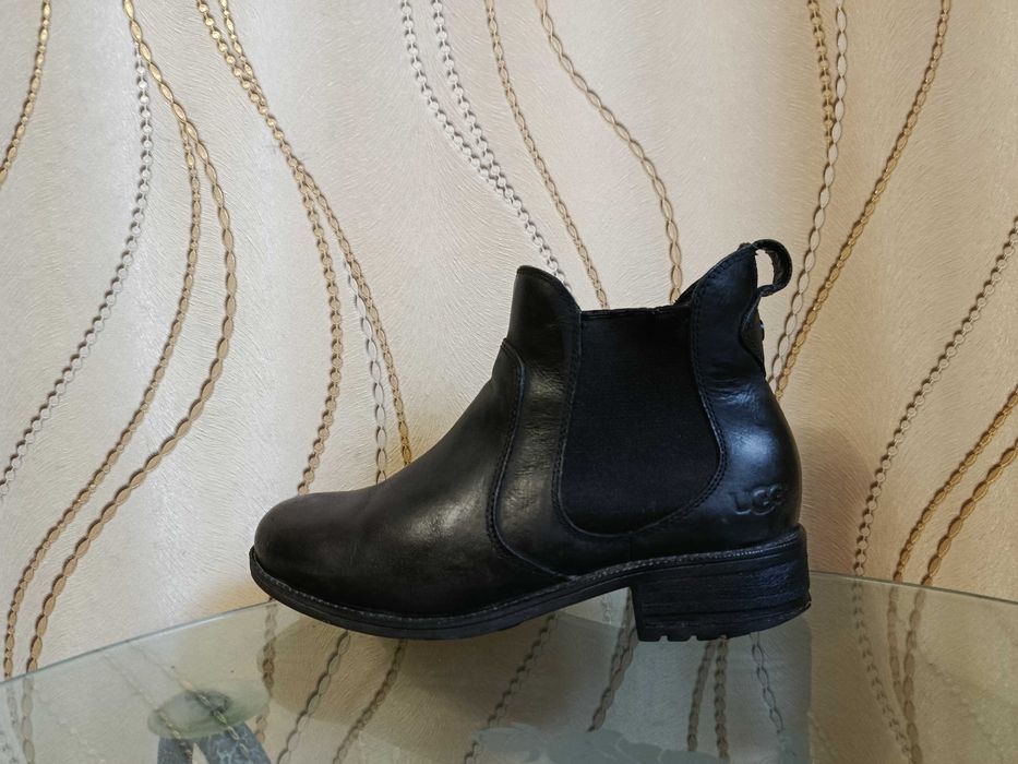 Супер теплые UGG натур КОЖА натур Цигейка  Оригинал Отличное состояние