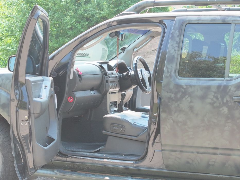 авто Nissan Navara 4x4