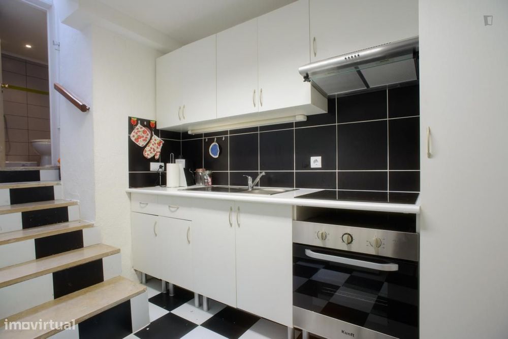 Quarto - localizado em Alameda Lisbon