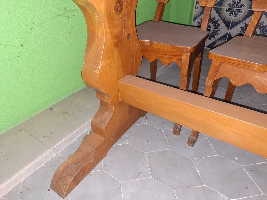 Mesa de madeira maciça