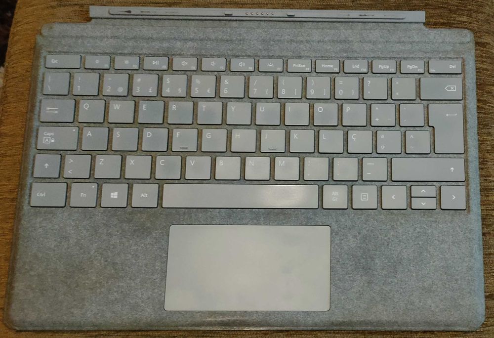 Surface Pro 7 i5-1035G4 + Teclado + Caneta