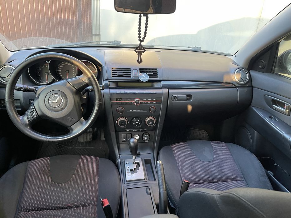 Mazda 3 на автомате/газ