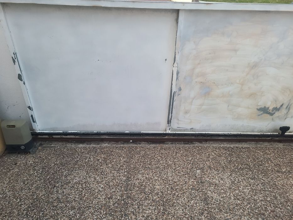 Vendo portão em aço zincado