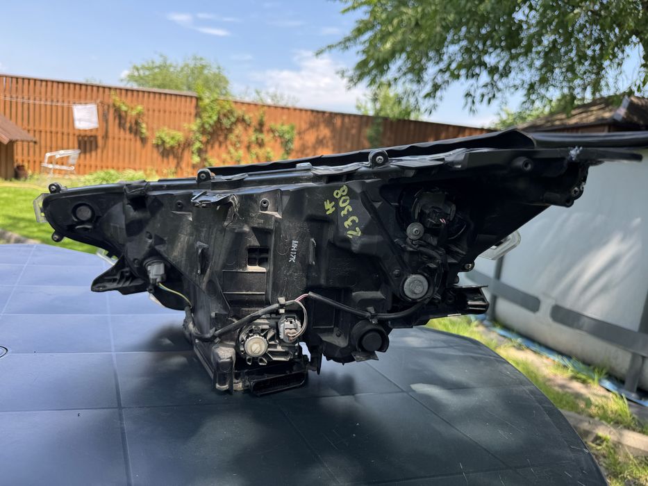 Фара Рав4 гибрид Европа 21 года