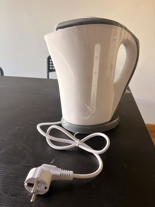 Jarro eletrico basico novo nunca usado