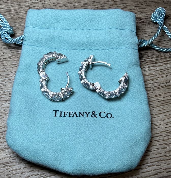 Серебрянные серьги с камнями 925 проб+мешочек Tiffani в комплекте ,сережки серебро,срібні сережки з камінням фіаніти,срібло сережки срібні