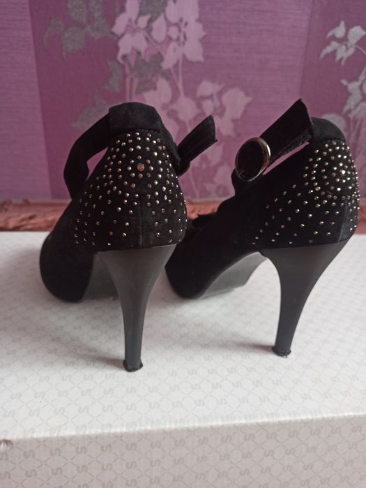 Жіночі замшеві туфлі