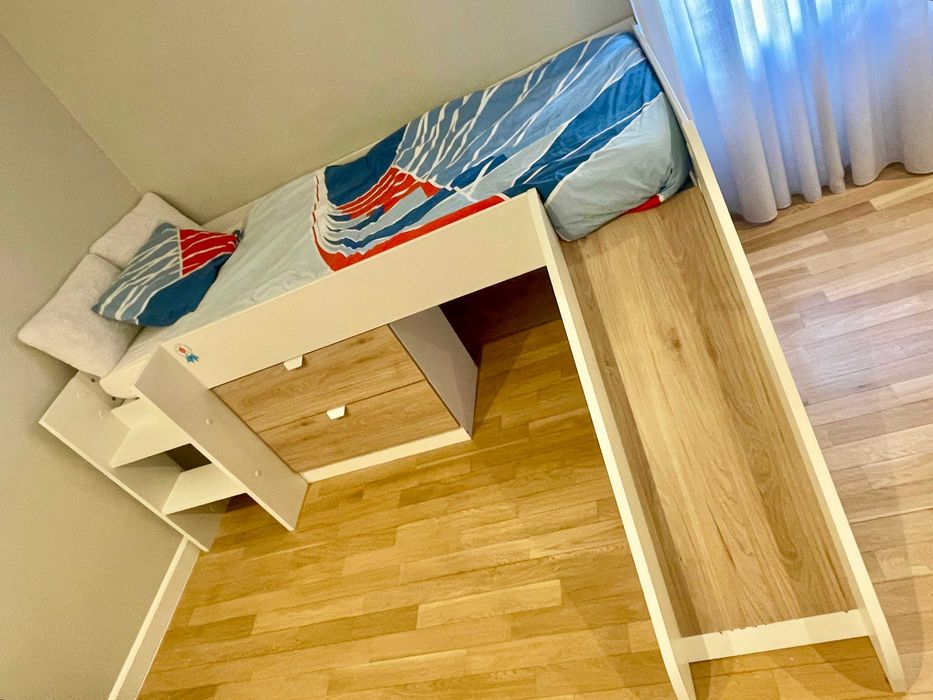 Cama infantil/junior com escorrega