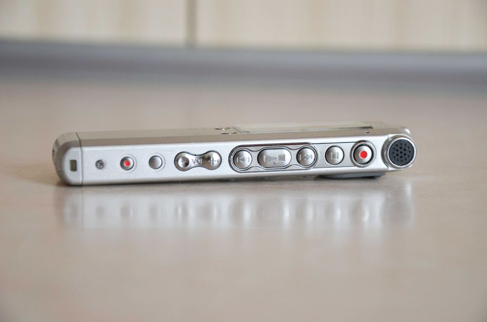 Диктофон цифровой Sony ICD-SX57