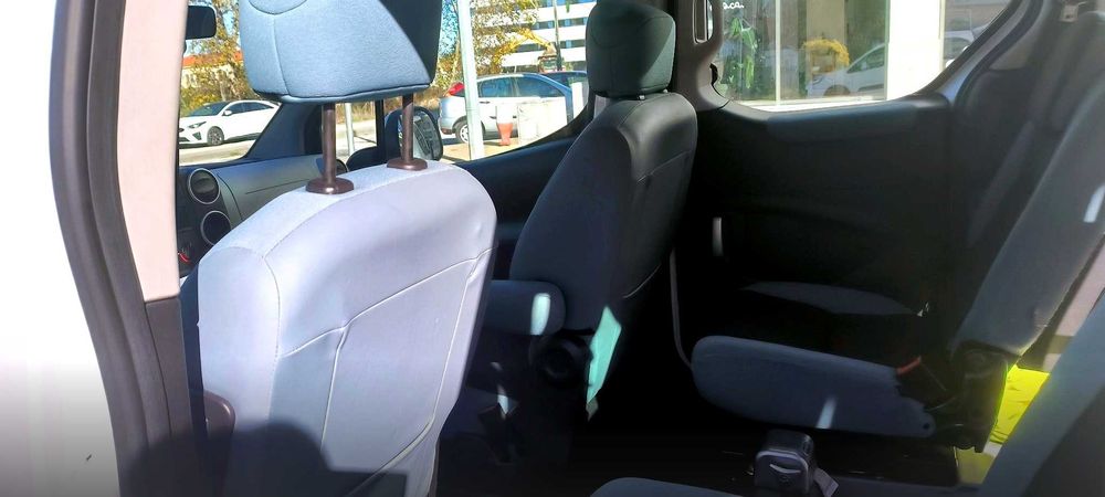 Berlingo Adaptada | 4 Lugares + Cadeira Rodas | TPMR | Garantia
