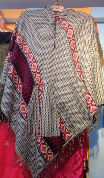 Poncho cinzento com padrão de Lã (Novo)