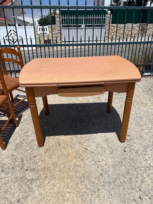 Mesa de cozinha extensível com 4 cadeiras