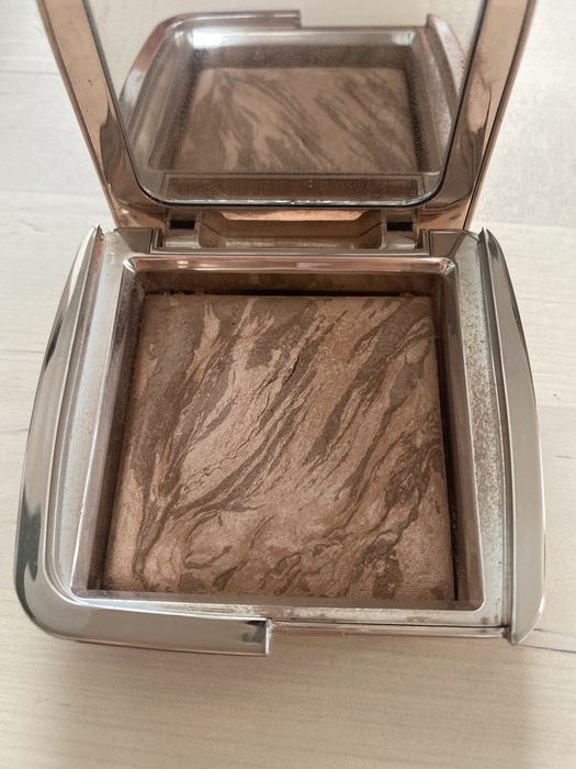 Bronzer Hourglass ambient luminous bronze light