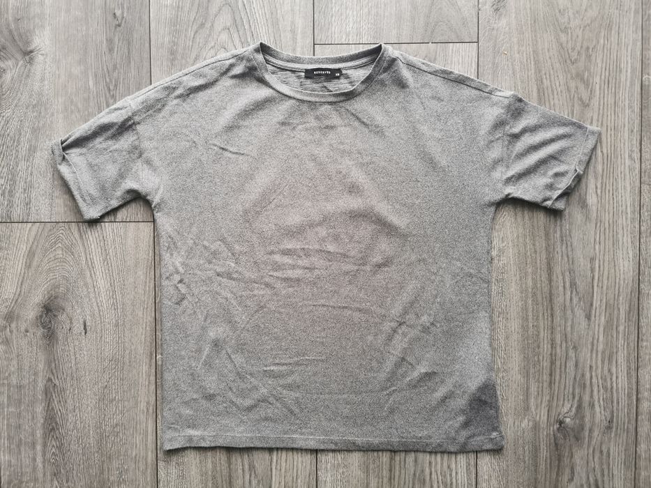 Pluszowy szary sweter sweterek