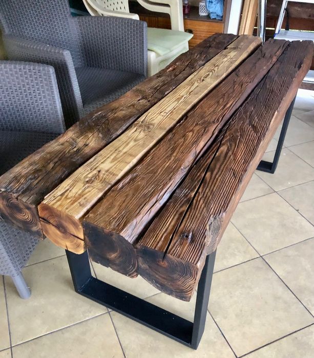 Meble z Duszą: Ręcznie Wykonane ze Starych Ciosanych Belek