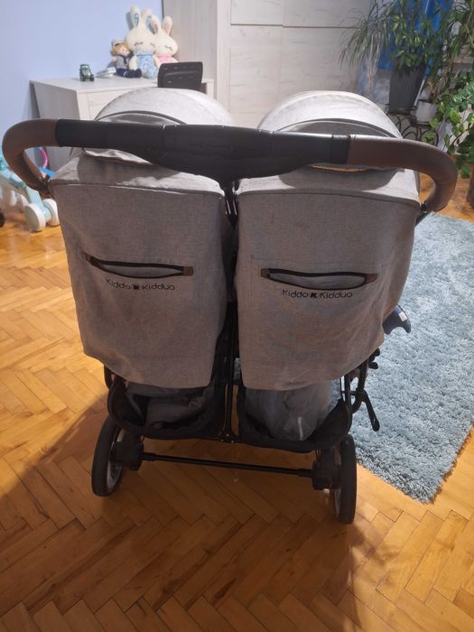 Wózek spacerowy dla bliźniąt