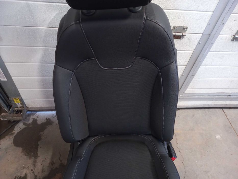 Fotel Prawy Pasażera Opel Adam Pół Skóra