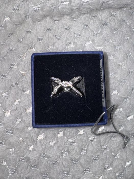 ОРИГІНАЛ Кольцо Swarovski Henrietta арт. 5373102, размер 52. Оригинал, коробка, упаковка и бирка. Есть следы носки, видно на фото. 2500 грн, торг. НП.