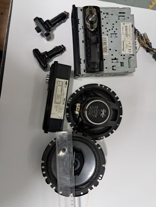 Car Radio and Speakers64172194792065122