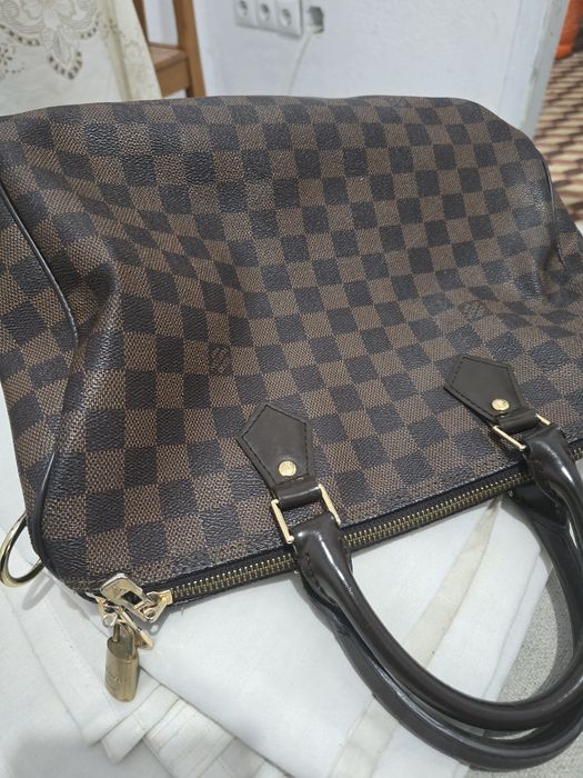olsa Louis Vuitton Speedy (padrão Damier Ebene, conforme a imagem)
