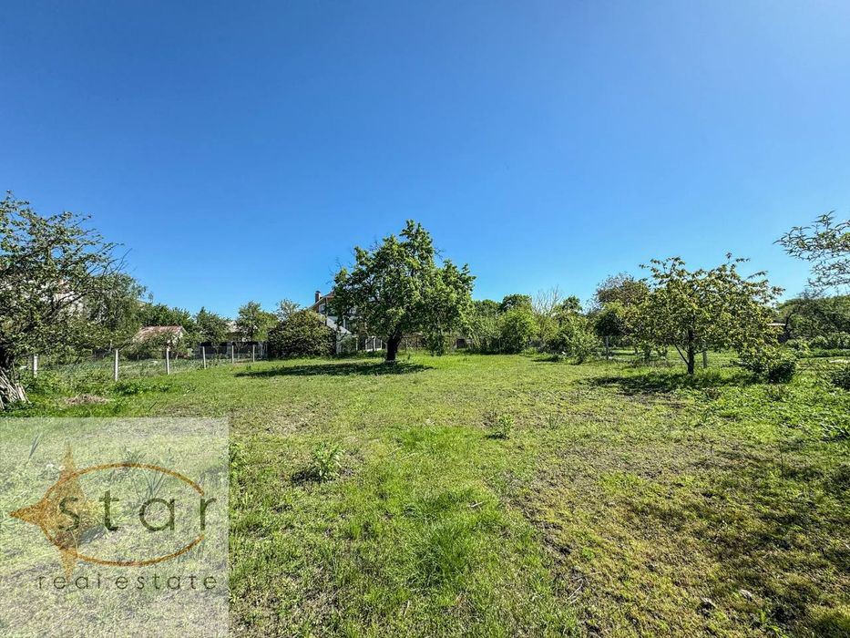 Продаж земельної ділянки. 10 соток приват. Центр міста. Комунікації.