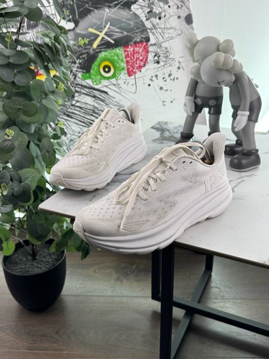 Кросівки Hoka Clifton 9 42 розмір Е12976