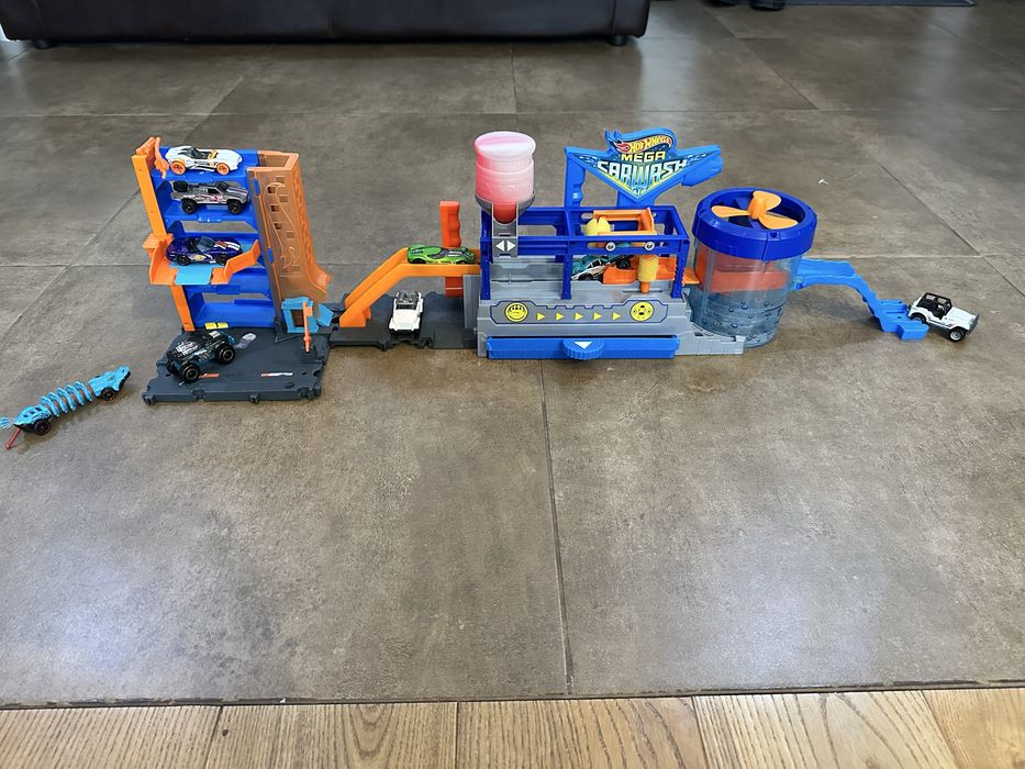 Hot wheels car wash велика автомийка зміни колір та паркінг