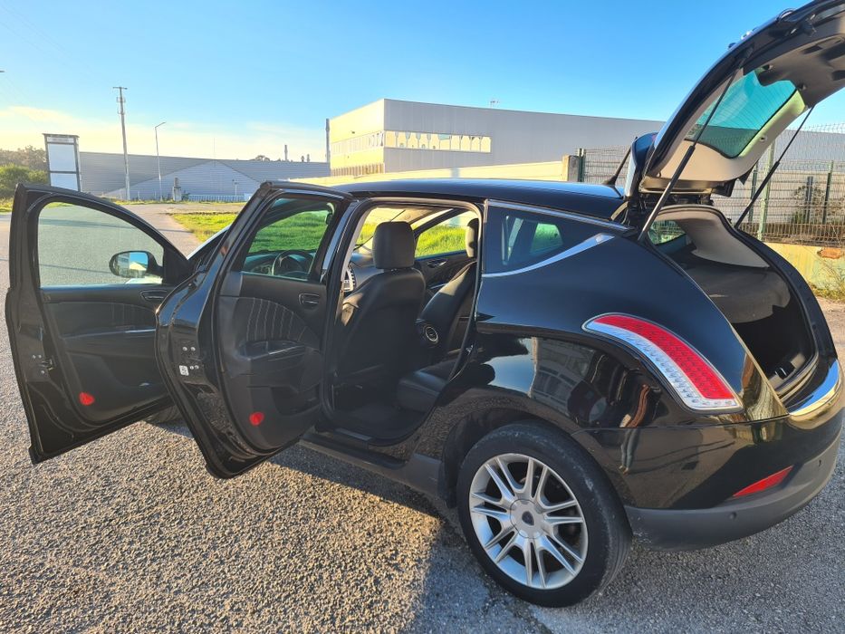 Lancia Delta 1.6 Multijet (2010)-Estilo italiano