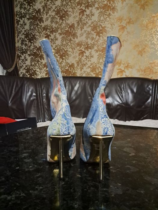 Продаю женскую обувь