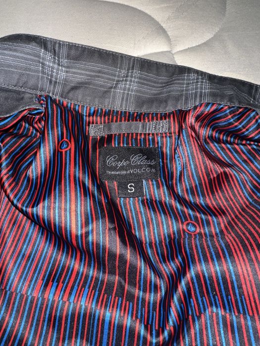 Casaco Volcom em bom estado