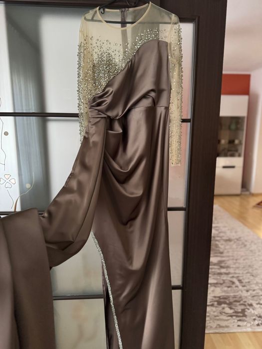 Вечірня елегантна та стильна сукня  !