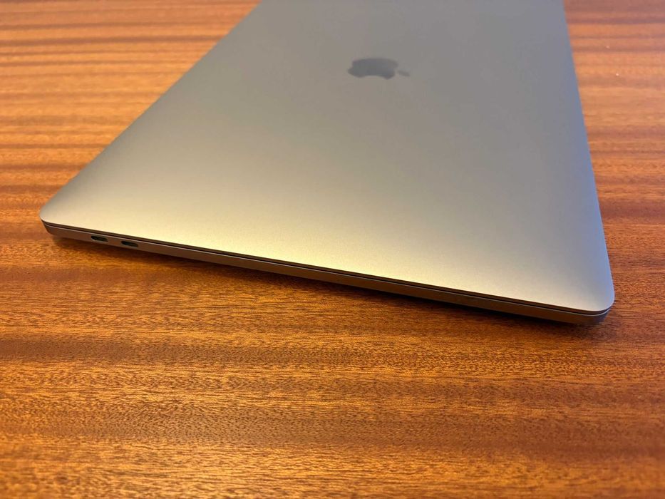 macbook pro 15' 2019 intel i7 2,6 GHz 16gb 256gb