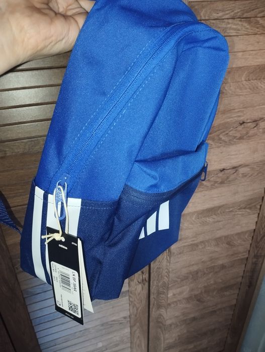 Nowy mały plecak Adidas