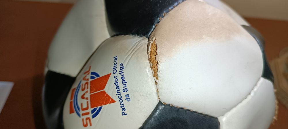 Antiga e Rara bola de futebol apenas pra decoração