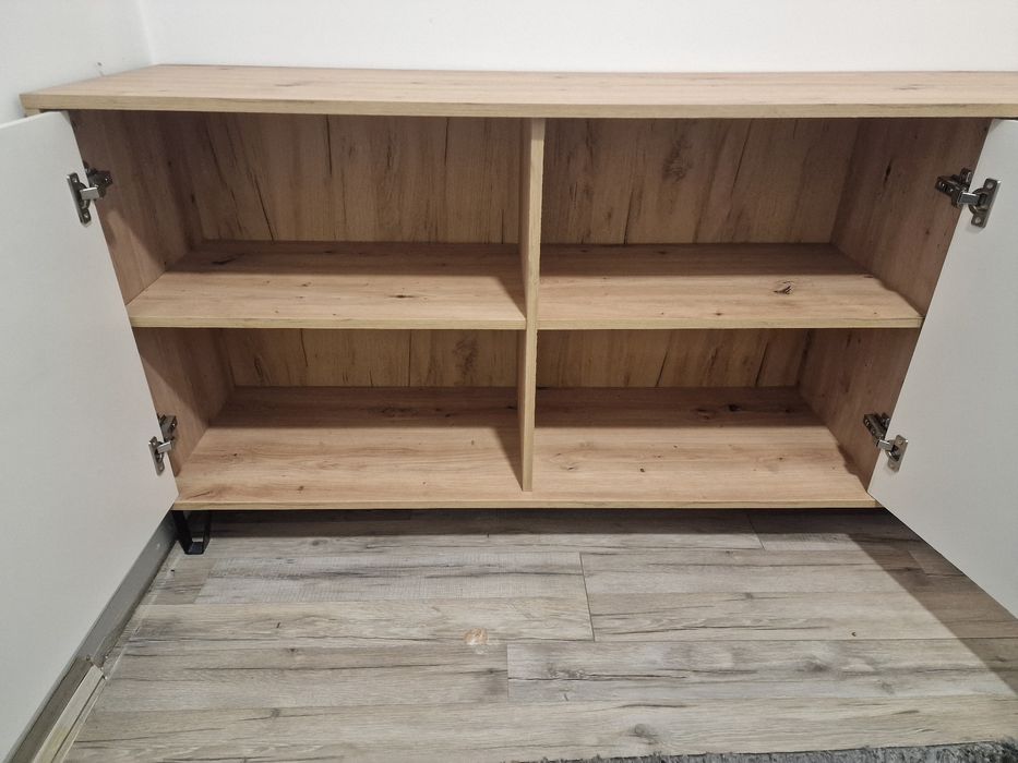 Biało drewniana komoda