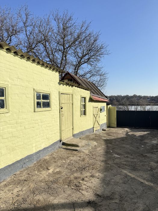 Будинок з виходом до річки