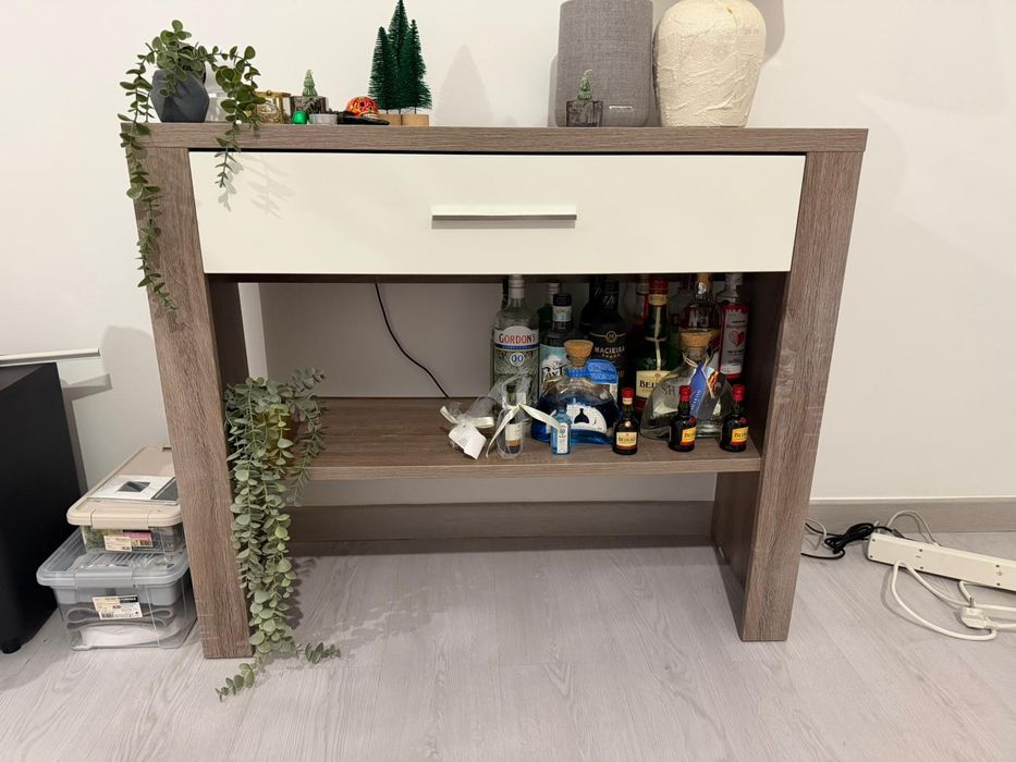 Aparador em estado novo, um mês de uso