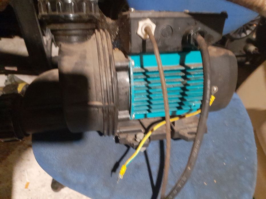 BOMBA DE ÁGUA Como nova